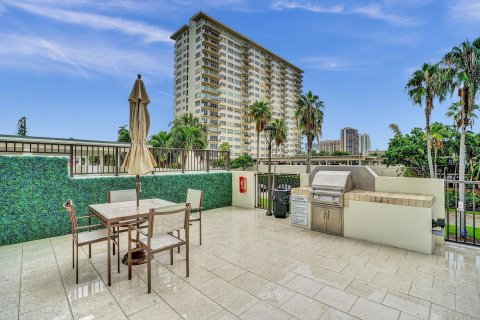 Condo in Fort Lauderdale, Florida, 1 bedroom  № 918504 - photo 16