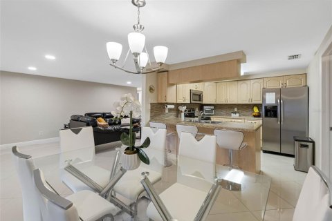 Casa en venta en Tampa, Florida, 4 dormitorios, 131.92 m2 № 1364569 - foto 6