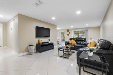 Villa ou maison à vendre à Tampa, Floride: 4 chambres, 131.92 m2 № 1364569 - photo 5