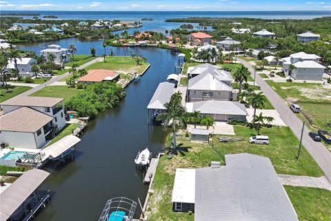 Villa ou maison à vendre à Punta Gorda, Floride: 2 chambres, 186.73 m2 № 1257357 - photo 4