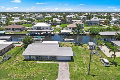 Villa ou maison à vendre à Punta Gorda, Floride: 2 chambres, 186.73 m2 № 1257357 - photo 2