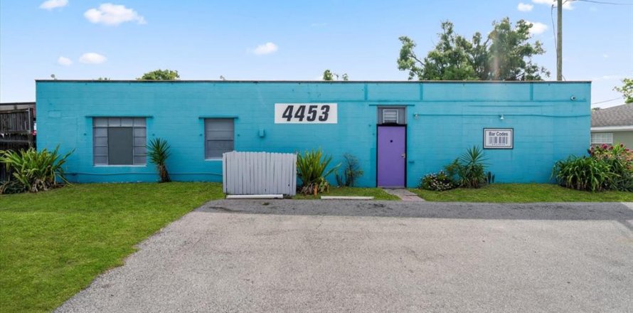 Commercial property in Orlando, Florida 169.08 sq.m. № 1402416