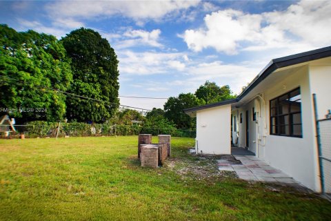 House in Fort Lauderdale, Florida 3 bedrooms, 103.68 sq.m. № 1409265 - photo 24