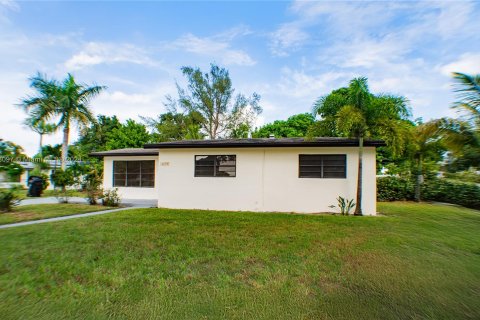 House in Fort Lauderdale, Florida 3 bedrooms, 103.68 sq.m. № 1409265 - photo 3