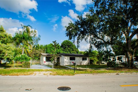 House in Fort Lauderdale, Florida 3 bedrooms, 103.68 sq.m. № 1409265 - photo 25