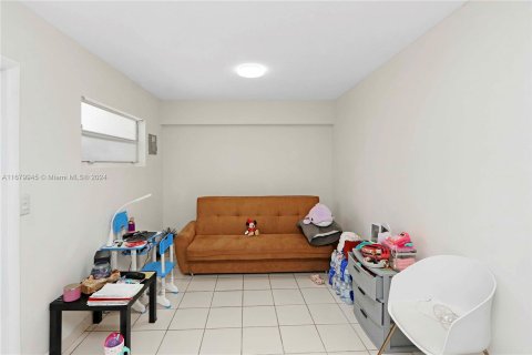 Touwnhouse à vendre à Hialeah, Floride: 4 chambres, 186.73 m2 № 1409221 - photo 18