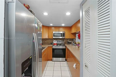 Adosado en venta en Hialeah, Florida, 4 dormitorios, 186.73 m2 № 1409221 - foto 27