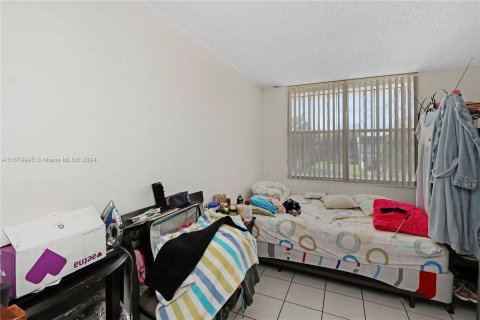 Touwnhouse à vendre à Hialeah, Floride: 4 chambres, 186.73 m2 № 1409221 - photo 7