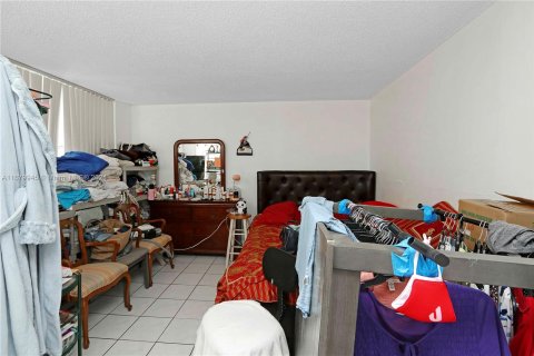 Townhouse in Hialeah, Florida 4 bedrooms, 186.73 sq.m. № 1409221 - photo 8