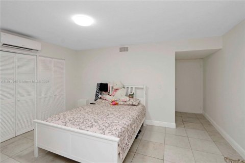 Touwnhouse à vendre à Hialeah, Floride: 4 chambres, 186.73 m2 № 1409221 - photo 20