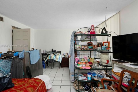 Touwnhouse à vendre à Hialeah, Floride: 4 chambres, 186.73 m2 № 1409221 - photo 9