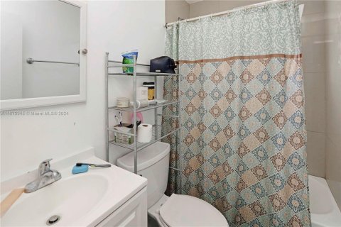 Touwnhouse à vendre à Hialeah, Floride: 4 chambres, 186.73 m2 № 1409221 - photo 14