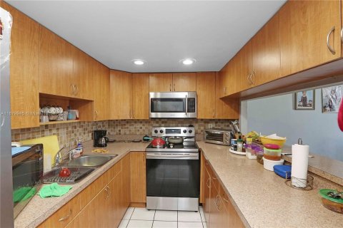 Adosado en venta en Hialeah, Florida, 4 dormitorios, 186.73 m2 № 1409221 - foto 5