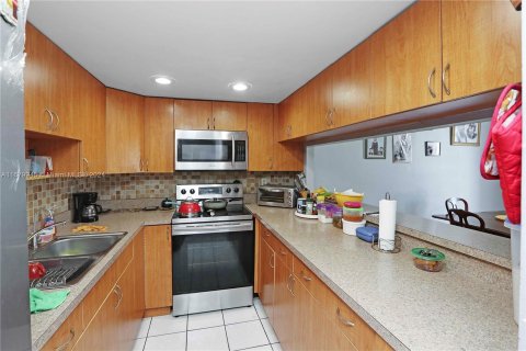 Touwnhouse à vendre à Hialeah, Floride: 4 chambres, 186.73 m2 № 1409221 - photo 6