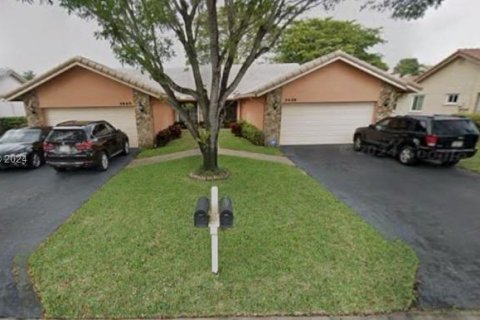 Immobilier commercial à vendre à Coral Springs, Floride: 354.7 m2 № 1409267 - photo 1