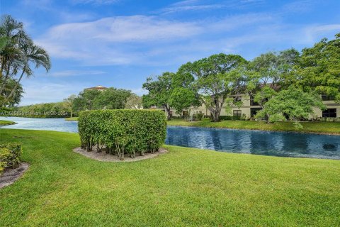 Condo in Coconut Creek, Florida, 2 bedrooms  № 1119242 - photo 2