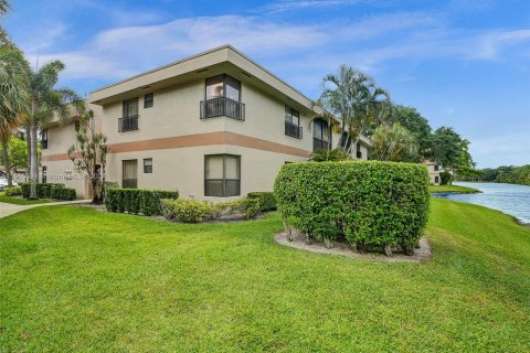 Condo in Coconut Creek, Florida, 2 bedrooms  № 1119242 - photo 4