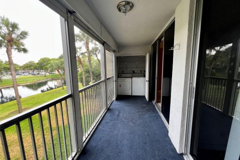 Condo in Lauderdale Lakes, Florida, 2 bedrooms  № 1407835 - photo 14