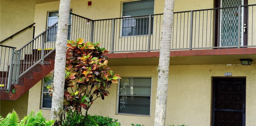 Condominio en Lauderdale Lakes, Florida, 2 dormitorios  № 1407835