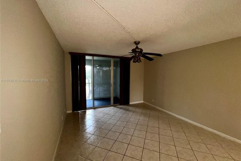 Condominio en venta en Lauderdale Lakes, Florida, 2 dormitorios, 93.09 m2 № 1407835 - foto 5