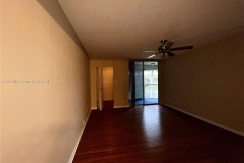 Condo in Lauderdale Lakes, Florida, 2 bedrooms  № 1407835 - photo 10