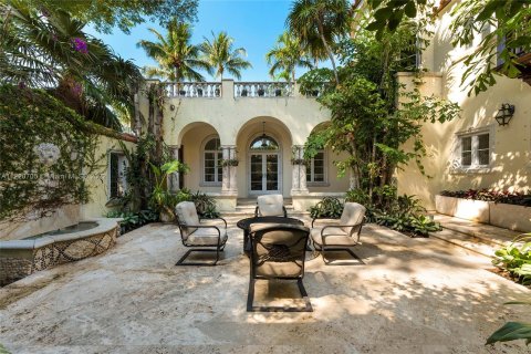 Купить виллу или дом в Майами-Бич, Флорида 5 спален, 639.54м2, № 12574 - фото 13