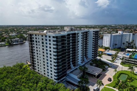 Condominio en venta en Highland Beach, Florida, 2 dormitorios, 131.18 m2 № 630952 - foto 17