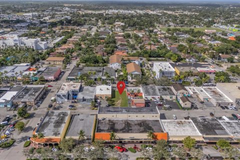 Commercial property in Homestead, Florida № 1431208 - photo 2