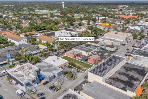 Commercial property in Homestead, Florida № 1431208 - photo 1