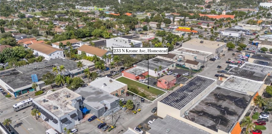 Commercial property in Homestead, Florida № 1431208