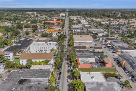 Commercial property in Homestead, Florida № 1431208 - photo 9