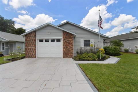 Villa ou maison à vendre à Zephyrhills, Floride: 2 chambres, 133.22 m2 № 1295951 - photo 1