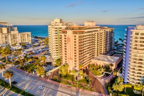 Condo in Miami Beach, Florida, 2 bedrooms  № 1208557 - photo 22