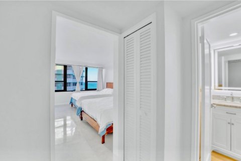 Condo in Miami Beach, Florida, 2 bedrooms  № 1208557 - photo 9