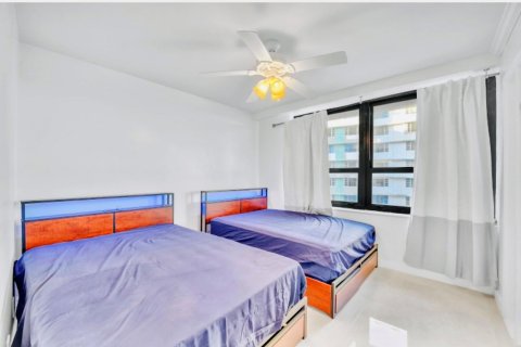 Condo in Miami Beach, Florida, 2 bedrooms  № 1208557 - photo 14