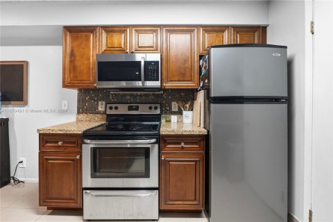 Condo in Sunrise, Florida, 2 bedrooms  № 1389692 - photo 4