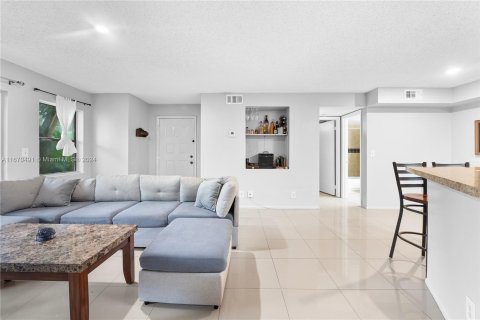 Copropriété à vendre à Sunrise, Floride: 2 chambres, 95.13 m2 № 1389692 - photo 2