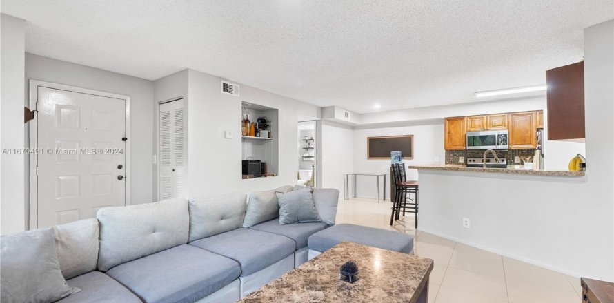 Condo in Sunrise, Florida, 2 bedrooms  № 1389692