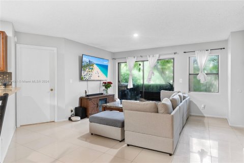 Copropriété à vendre à Sunrise, Floride: 2 chambres, 95.13 m2 № 1389692 - photo 17