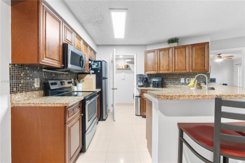 Condo in Sunrise, Florida, 2 bedrooms  № 1389692 - photo 3