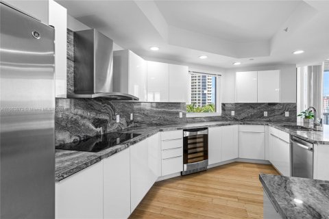 Condo in Aventura, Florida, 3 bedrooms  № 1389738 - photo 16