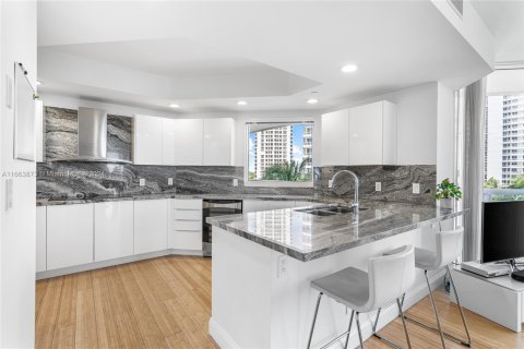 Condo in Aventura, Florida, 3 bedrooms  № 1389738 - photo 14