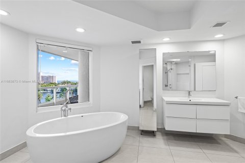 Condo in Aventura, Florida, 3 bedrooms  № 1389738 - photo 26