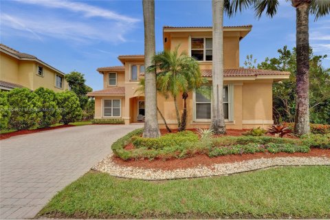 House in Weston, Florida 8 bedrooms, 375.6 sq.m. № 1269741 - photo 1