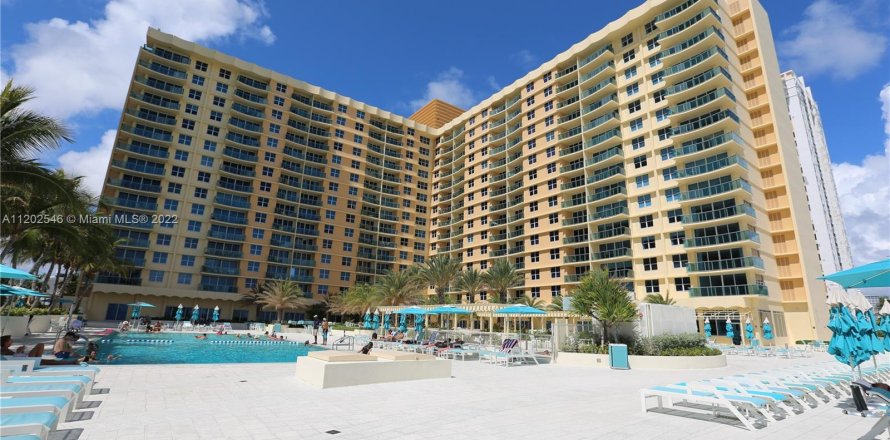 Condo in Hollywood, Florida, 1 bedroom  № 10821