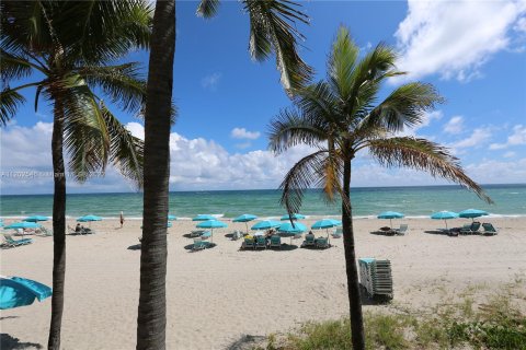 Condominio en alquiler en Hollywood, Florida, 1 dormitorio, 77.57 m2 № 10821 - foto 24