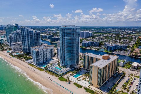 Copropriété à louer à Hollywood, Floride: 1 chambre, 77.57 m2 № 10821 - photo 4