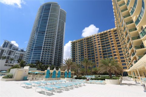 Condominio en alquiler en Hollywood, Florida, 1 dormitorio, 77.57 m2 № 10821 - foto 14