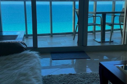 Condominio en alquiler en Hollywood, Florida, 1 dormitorio, 77.57 m2 № 10819 - foto 23