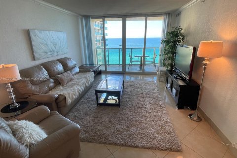 Copropriété à louer à Hollywood, Floride: 1 chambre, 77.57 m2 № 10819 - photo 24